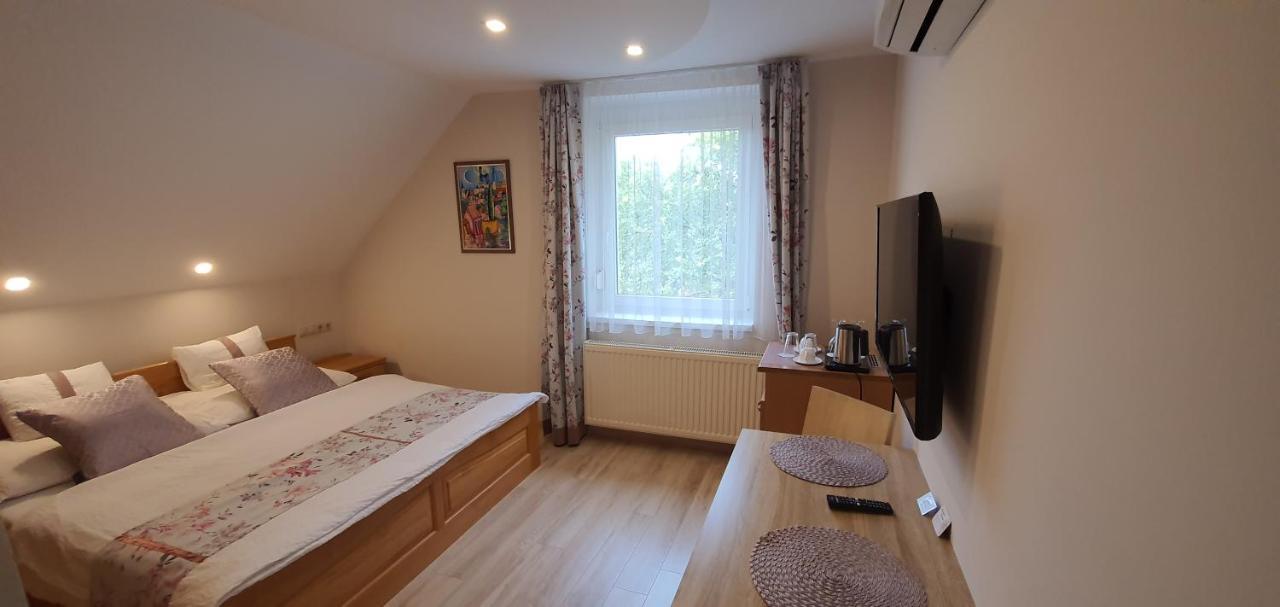 Tuenderlak Vendeghaz Apartment Balatonfured Exterior photo