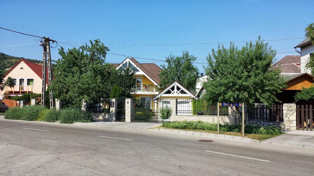 Tuenderlak Vendeghaz Apartment Balatonfured Exterior photo