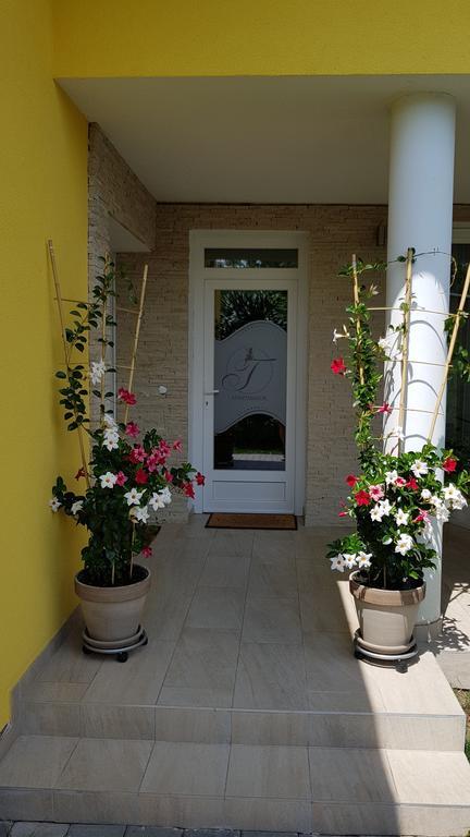 Tuenderlak Vendeghaz Apartment Balatonfured Exterior photo