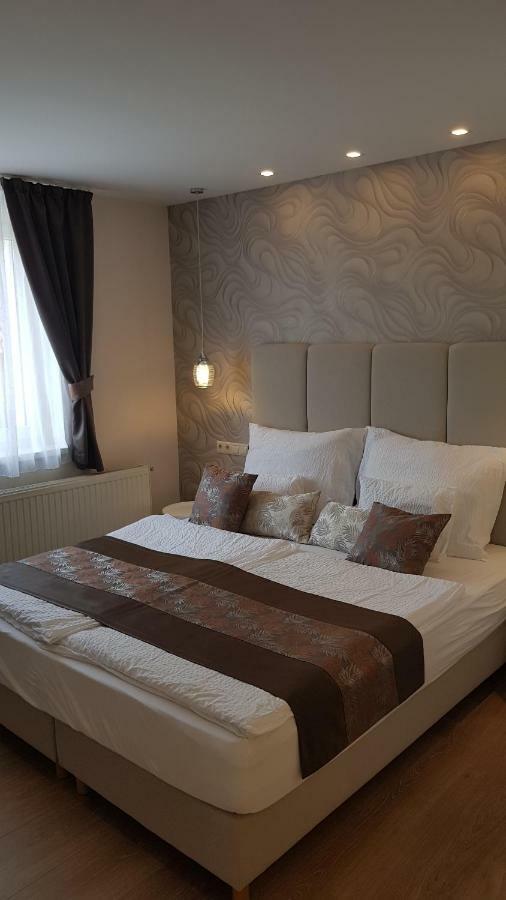 Tuenderlak Vendeghaz Apartment Balatonfured Exterior photo